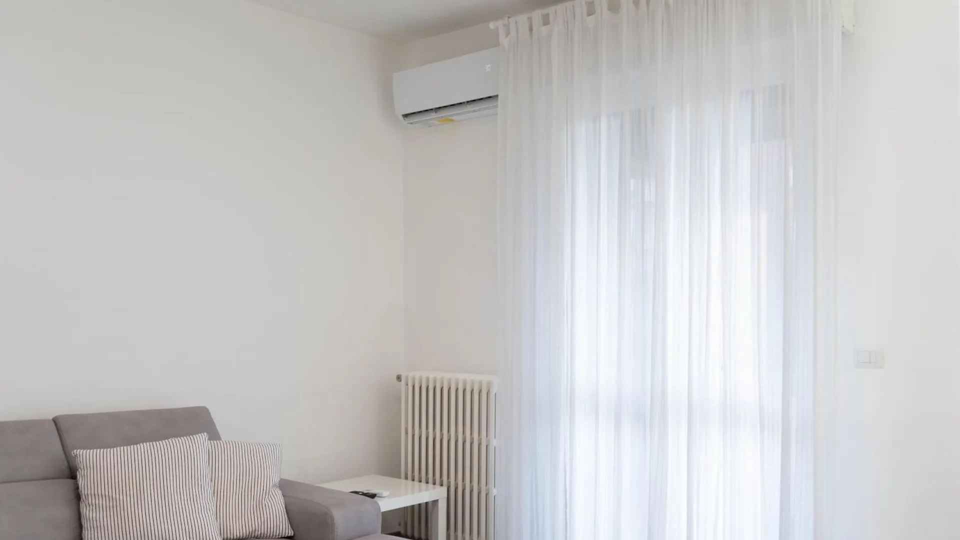 Appartamento 10Min Rhofiera & Sansiro - 5Min Metro - Ac - Freeparking Milano 0*,  Italia